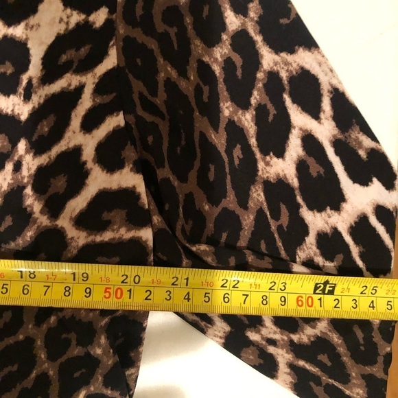 Adrienne Vittadini size XL leopard print  V-neck loose cut w/ Rhinestone details - Picture 3 of 6